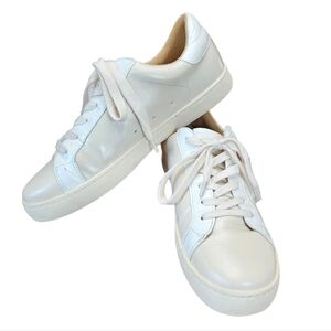 WHITE RAVEN Women's Star Vegan Leather Sneakers Size 9